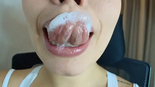 lisbet21x online show from March 22, 2026, 2:20 pm