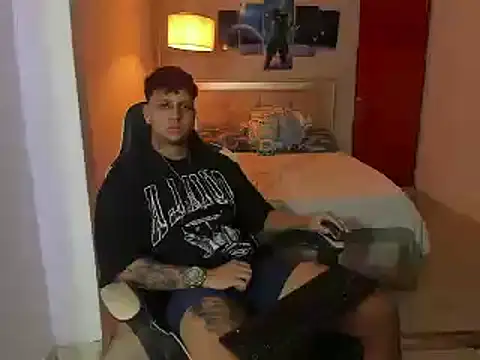 Snapshot of Jake_simons chatting on December 11, 2024, 1:49 pm Jake simons online show from December 11, 2024, 1:49 pm