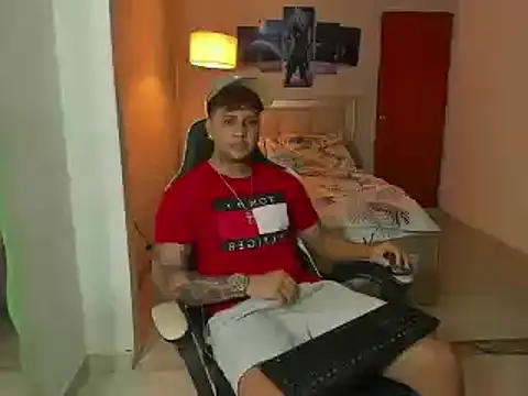 Snapshot of Jake_simons chatting on December 18, 2024, 12:29 pm Jake simons online show from December 18, 2024, 12:29 pm