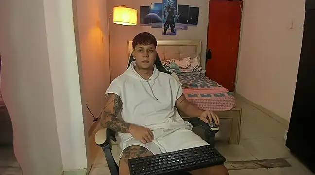 Snapshot of Jake_simons chatting on December 29, 2024, 2:27 am Jake simons online show from December 29, 2024, 2:27 am