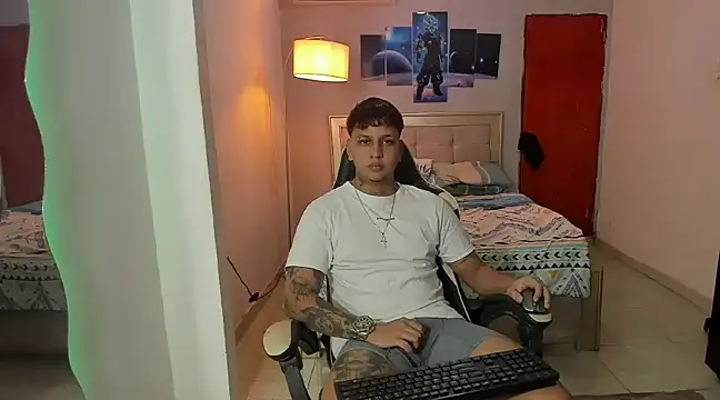 Snapshot of Jake_simons chatting on January 5, 2025, 2:17 am Jake simons online show from January 5, 2025, 2:17 am