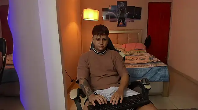 Snapshot of Jake_simons chatting on January 14, 2025, 1:15 am Jake simons online show from January 14, 2025, 1:15 am