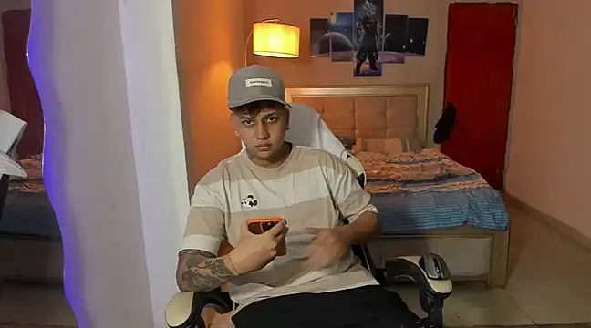 Snapshot of Jake_simons chatting on January 17, 2025, 2:39 am Jake simons online show from January 17, 2025, 2:39 am