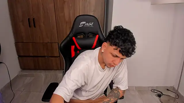 Snapshot of Jake_simons chatting on October 3, 2025, 11:18 am Jake simons online show from October 3, 2025, 11:18 am