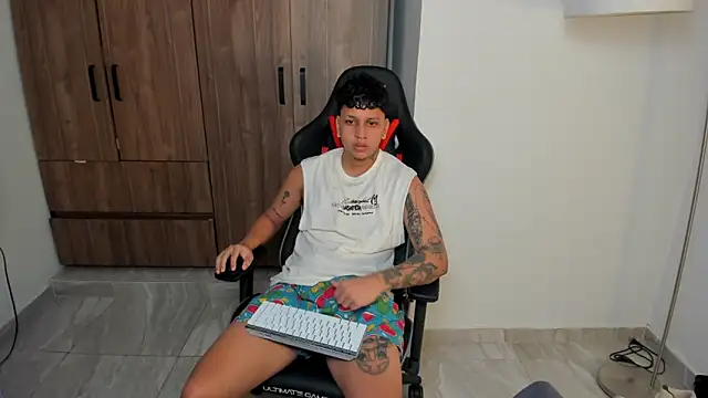 Snapshot of Jake_simons chatting on October 16, 2025, 1:06 am Jake simons online show from October 16, 2025, 1:06 am