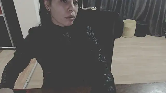 GoldenSasha online show from September 28, 2025, 2:33 pm