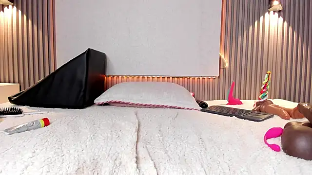 Zafiiraa online show from March 10, 2025, 6:34 pm