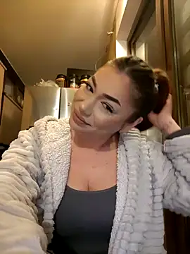 Snapshot of Ella_sweety chatting on January 10, 2025, 8:48 pm Ella sweety online show from January 10, 2025, 8:48 pm