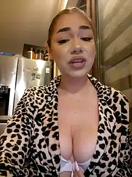 Snapshot of Ella_sweety chatting on January 18, 2025, 8:51 pm Ella sweety online show from January 18, 2025, 8:51 pm