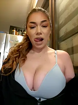 Snapshot of Ella_sweety chatting on February 9, 2025, 7:52 pm Ella sweety online show from February 9, 2025, 7:52 pm