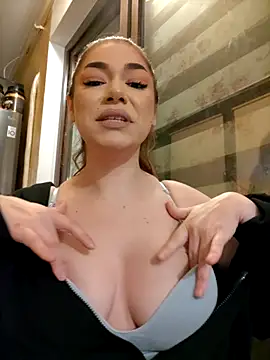 Snapshot of Ella_sweety chatting on February 9, 2025, 10:54 pm Ella sweety online show from February 9, 2025, 10:54 pm