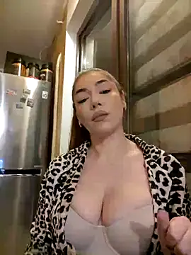 Snapshot of Ella_sweety chatting on February 22, 2025, 11:03 pm Ella sweety online show from February 22, 2025, 11:03 pm