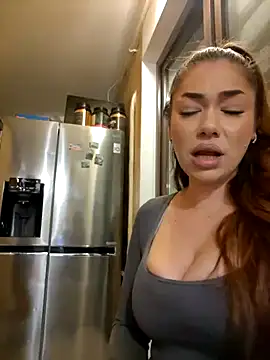 Snapshot of Ella_sweety chatting on March 1, 2025, 12:07 am Ella sweety online show from March 1, 2025, 12:07 am