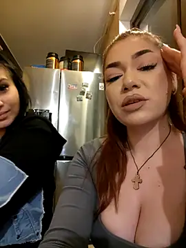 Snapshot of Ella_sweety chatting on March 21, 2025, 12:18 am Ella sweety online show from March 21, 2025, 12:18 am