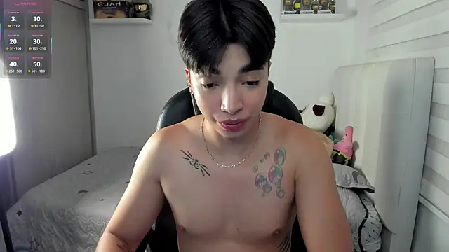 santy7v7 online show from December 17, 2025, 1:28 pm