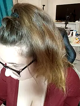 DienkaGreen online show from November 6, 2025, 5:08 am