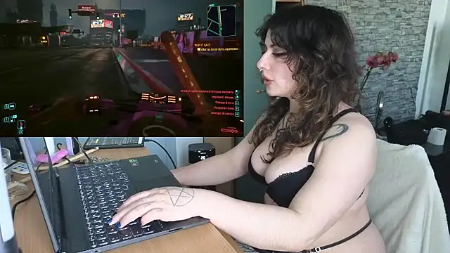 Moxxxie online show from October 28, 2025, 4:20 pm