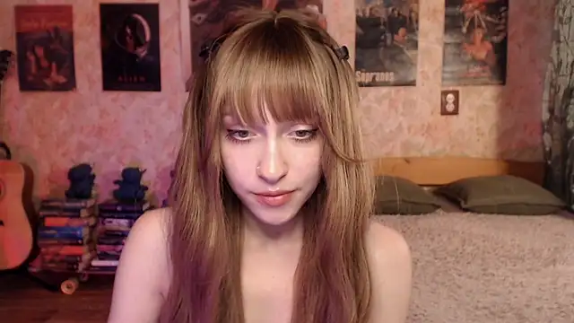 Friendly Ellie online show from June 10, 2026, 12:33 am