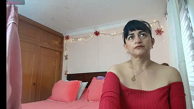ISABEEL SOFIA01 online show from May 22, 2026, 1:39 pm