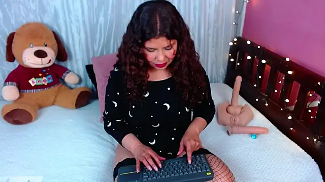 Queenamazon1 online show from September 10, 2025, 11:49 pm