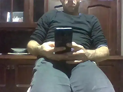 aroj95 online show from October 13, 2025, 11:16 pm