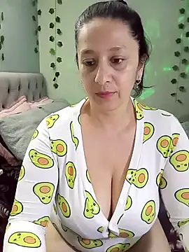 camilalatti online show from February 2, 2025, 10:17 pm