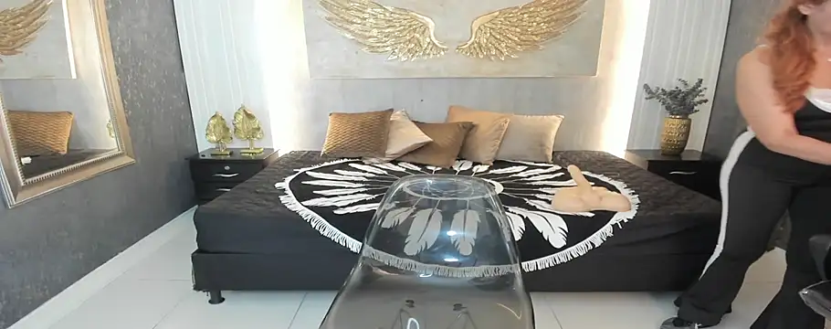 cintiagreyx online show from January 8, 2026, 11:45 am