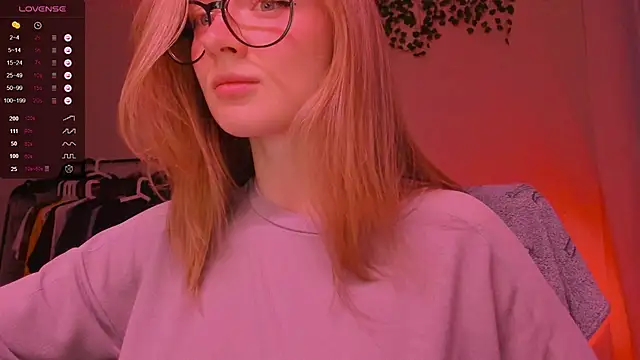 Snapshot of mollytuck chatting on October 3, 2025, 3:53 pm mollytuck online show from October 3, 2025, 3:53 pm