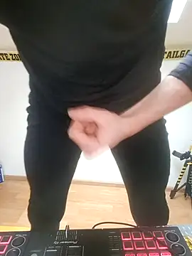 utoopia777 online show from February 9, 2026, 7:56 am