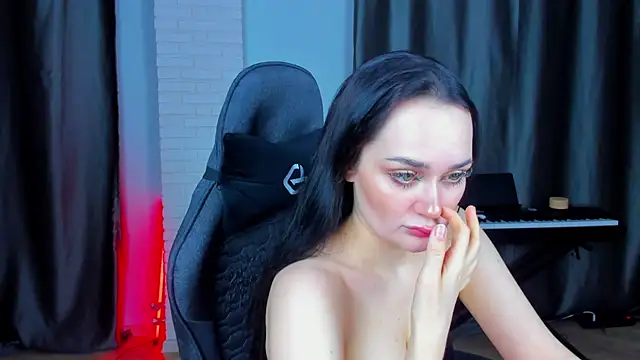 QueenAliss online show from January 28, 2025, 11:38 am