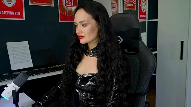 QueenAliss online show from September 9, 2025, 4:01 am