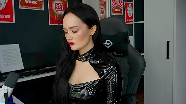 QueenAliss online show from September 13, 2025, 3:28 am