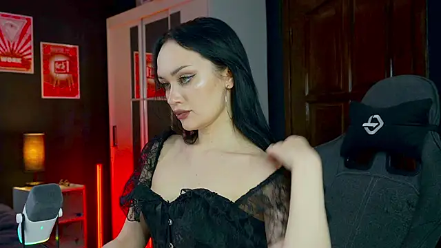 Snapshot of QueenAliss chatting on February 1, 2026, 7:18 am QueenAliss online show from February 1, 2026, 7:18 am