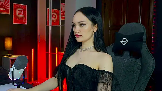 Snapshot of QueenAliss chatting on February 2, 2026, 6:01 am QueenAliss online show from February 2, 2026, 6:01 am