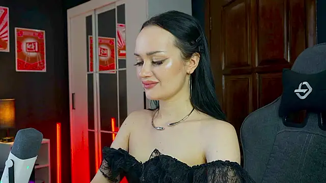 Snapshot of QueenAliss chatting on February 3, 2026, 7:13 am QueenAliss online show from February 3, 2026, 7:13 am