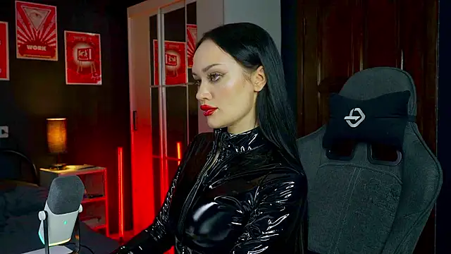 Snapshot of QueenAliss chatting on February 7, 2026, 8:29 am QueenAliss online show from February 7, 2026, 8:29 am