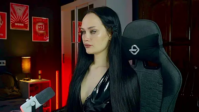 Snapshot of QueenAliss chatting on February 13, 2026, 6:31 am QueenAliss online show from February 13, 2026, 6:31 am