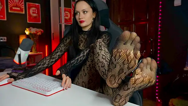 Snapshot of QueenAliss chatting on February 15, 2026, 7:51 am QueenAliss online show from February 15, 2026, 7:51 am