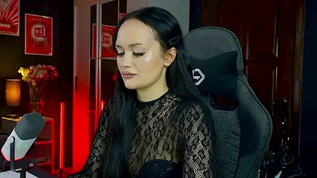 Snapshot of QueenAliss chatting on February 17, 2026, 5:59 am QueenAliss online show from February 17, 2026, 5:59 am