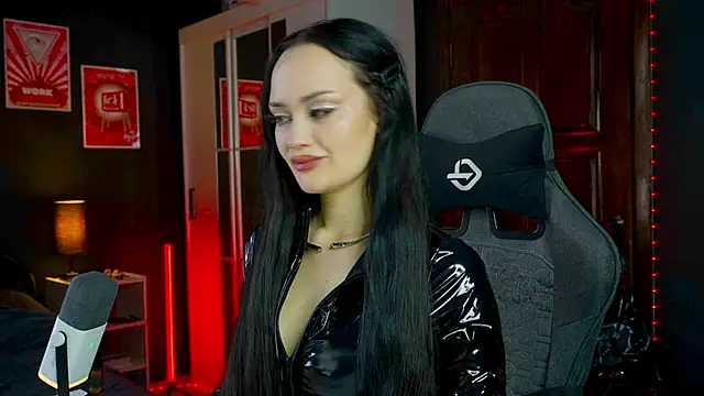 Snapshot of QueenAliss chatting on February 19, 2026, 5:36 am QueenAliss online show from February 19, 2026, 5:36 am