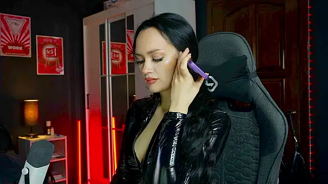 Snapshot of QueenAliss chatting on February 25, 2026, 6:12 am QueenAliss online show from February 25, 2026, 6:12 am