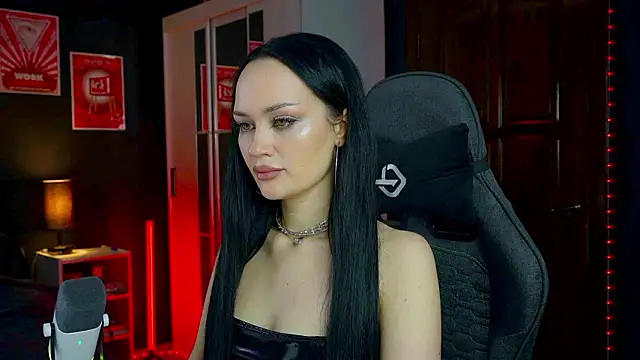 Snapshot of QueenAliss chatting on February 27, 2026, 6:35 am QueenAliss online show from February 27, 2026, 6:35 am