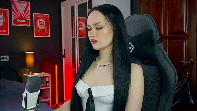 QueenAliss online show from March 5, 2026, 8:54 am