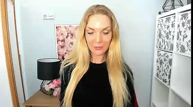 Snapshot of AulloraHoney chatting on February 28, 2025, 7:46 pm AulloraHoney online show from February 28, 2025, 7:46 pm