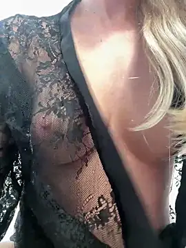 CutieEmy online show from April 10, 2026, 2:33 pm