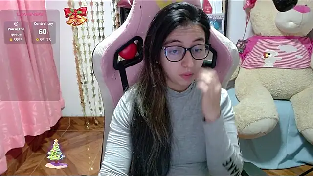 Maggie Fox3 online show from November 20, 2025, 3:28 am