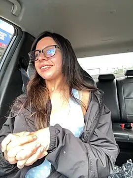 Maggie Fox3 online show from April 2, 2026, 3:20 pm