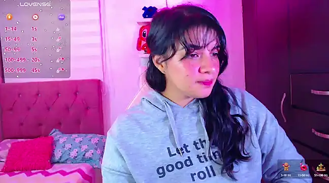 Snapshot of Vannessa__Shy chatting on December 30, 2024, 11:06 pm Vannessa  Shy online show from December 30, 2024, 11:06 pm