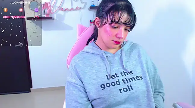 Snapshot of Vannessa__Shy chatting on February 15, 2025, 4:12 pm Vannessa  Shy online show from February 15, 2025, 4:12 pm