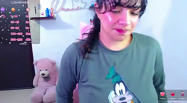 Snapshot of Vannessa__Shy chatting on March 4, 2025, 11:00 pm Vannessa  Shy online show from March 4, 2025, 11:00 pm